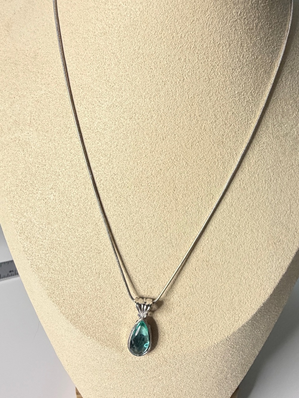 NEW Green Light Emerald Teardrop Pendant Necklace Silver Tone 18” Adjustable